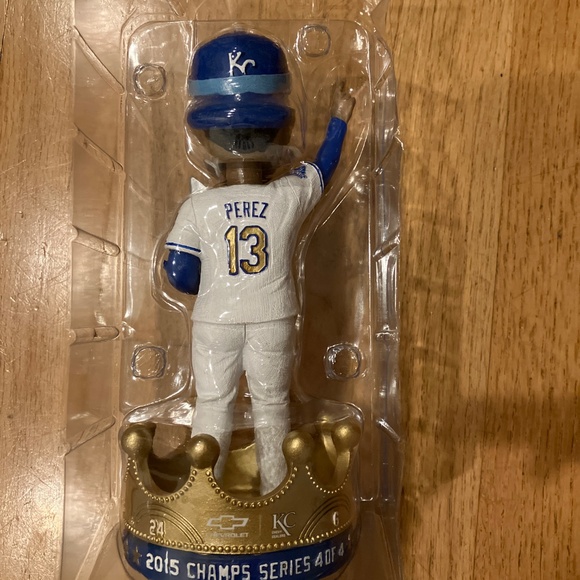 Collectible: KC Royals Bobblehead Salvador Perez 2015 World Series Champions - Picture 3 of 9